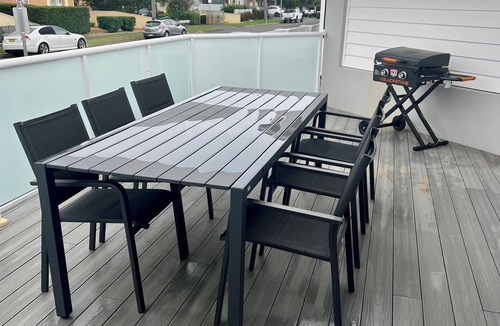 Lake Illawarra House | Entire Attached Granny Flat Home - Sleeps 4! 150 metres to the Water Front!