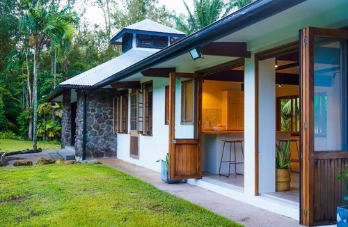 Mission Beach House | Entire home in Mission Beach, Australia 3 guests/1 bedroom/2 beds/1 bath