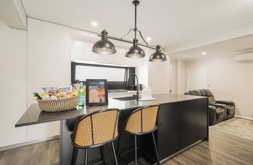 Plumpton House | Entire Home in Plumpton | Sleeps 9 | 8-Car Parking Near Eastern Creek