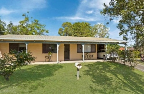 Springwood House | Entire house between Brisbane and Gold Cast
