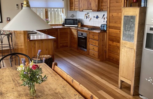 Dodges Ferry House | Entire House, Virtual Waterfront, 5 bedrooms, Sleeps from 2 to 9 guests