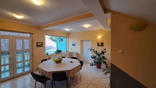 Ditrau Bed & Breakfast | Erika Panzió