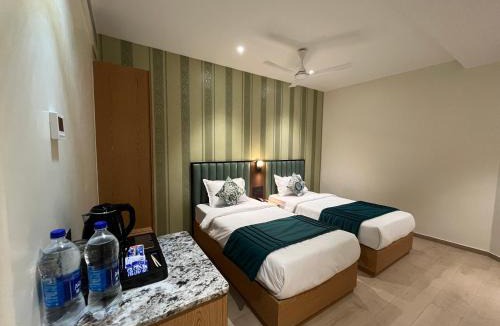 Dharavi Hotel | Esquire Hotel Near BKC Mumbai