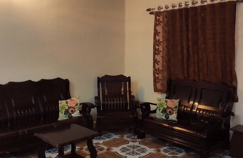 Mothilal Nagar Bed & Breakfast | ♛ Estancia Tranquila: 1 BR/1 WR+Bath Tub ♛