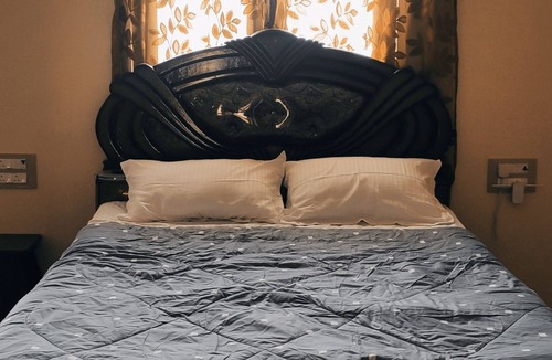 Mothilal Nagar Bed & Breakfast | ♛ Estancia Tranquila: 1 BR/1 WR+Bath Tub ♛