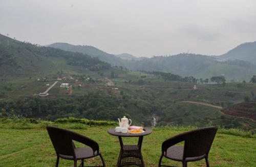 Wellington House | Estate Bungalow with Waterfall, Mountain & Valley Views