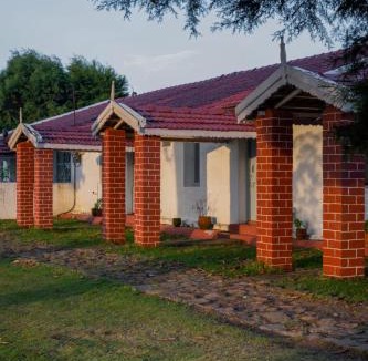 Wellington House | Estate Bungalow with Waterfall, Mountain & Valley Views