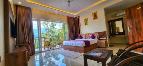 Kunchithanny Hotel | Evaara Resorts