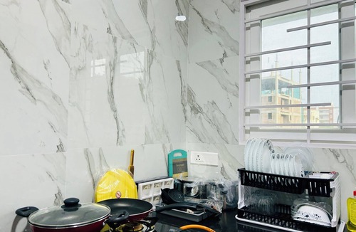 Chanda Nagar Apartment | Evara Luxury Living: Central 3BHK near HITEC City
