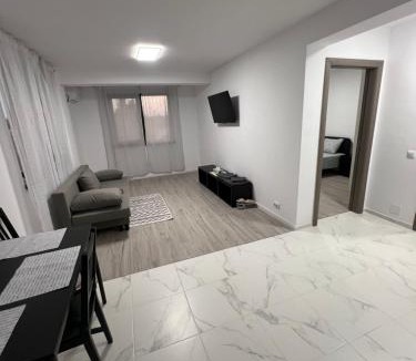 Sector 3 Apartment | EVEREST 33 Ap 2