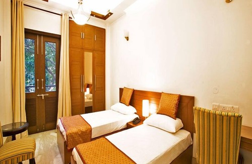 Defence Colony House | Evergreen Suites Defence Colony