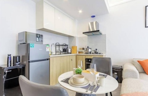 Kilimani Apartment | Executive Work-Ready 1BR Walk to Junction Mall