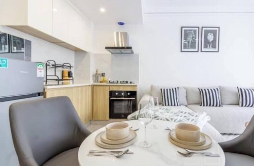 Kilimani Apartment | Executive Work-Ready 1BR Walk to Junction Mall