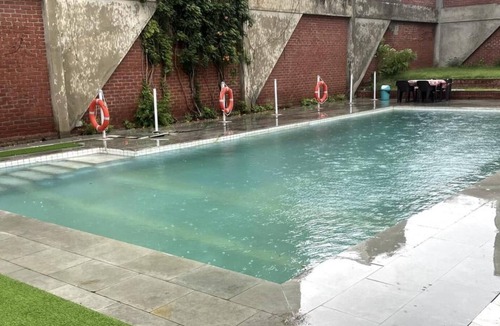 Agra Villa | Exquisite Villa: 4 BR with Huge Pool, Gardens, Indoor Fireplace