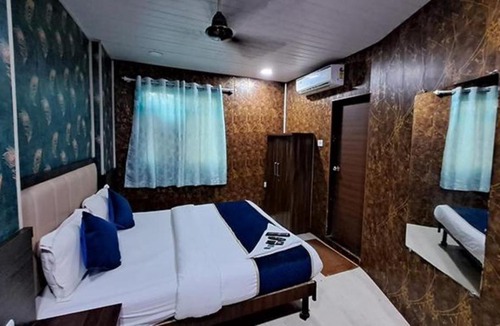 Andheri West Hotel | FabExpress Ashirwad Residency