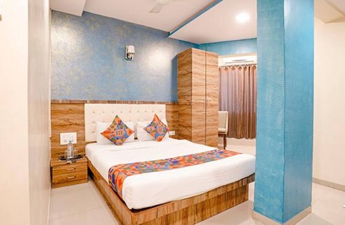 Jogeshwari West Hotel | FabExpress Sarah Gold