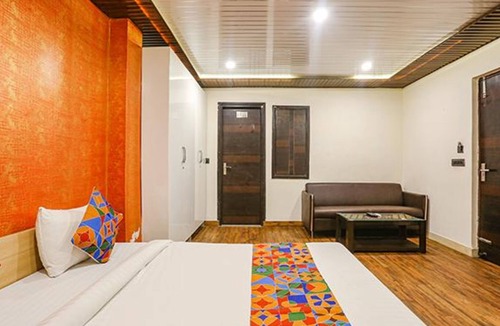 Pitampura Hotel | Fabexpress V4 Residency