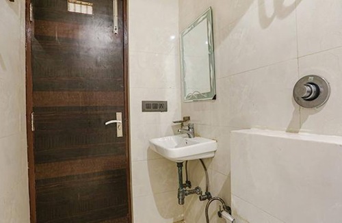 Pitampura Hotel | Fabexpress V4 Residency