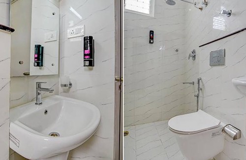 Kadubeesanahalli Hotel | Fabhotel Aiyyangaar Inn