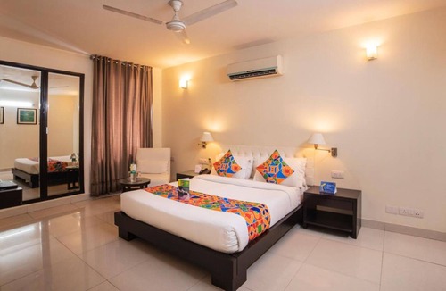 Saket Hotel | Fabhotel Anutham