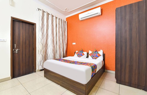 Jagatpura Hotel | FabHotel Aqueens Plaza - Near Jawahar Circle, Patrika Gate