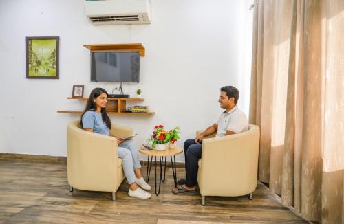 DLF Phase 3 Hotel | FabHotel Aravali Suites - DLF Phase 3