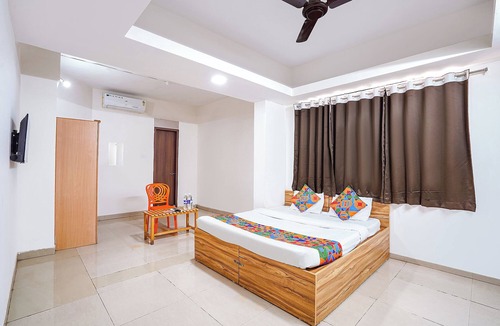 Thergaon Hotel | Fabhotel Arusai Inn