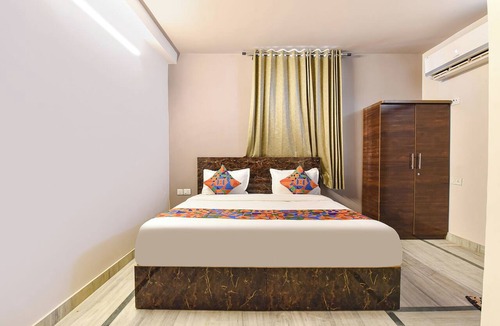 Mansarovar Hotel | FabHotel Blue Prime - Nr Suvira Hospital