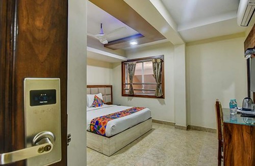 Central Chennai Hotel | FabHotel Chennai Palace
