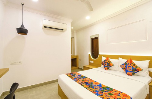 Banjara Hills Hotel | Fabhotel Cinco Primera Nr LV Prasad, Banjara Hills