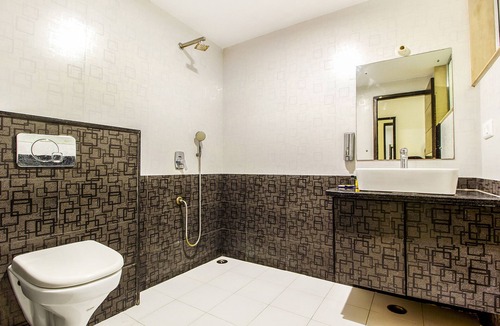 Santacruz West Hotel | Fabhotel Cruz Royale