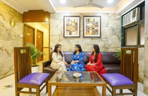 Santacruz West Hotel | FabHotel Cruz Royale - Nr- Bandra West