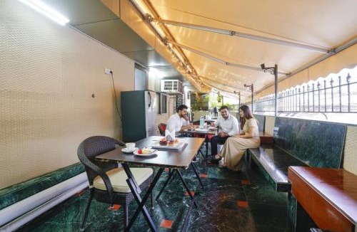 Santacruz West Hotel | FabHotel Cruz Royale - Nr- Bandra West