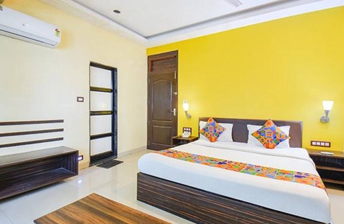 Shivajinagar Hotel | Fabhotel Envirosafe Stays