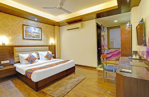 Patel Nagar Hotel | Fabhotel Galaxy