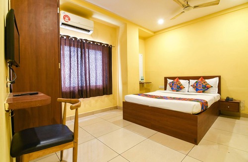 Dumdum Hotel | Fabhotel Gokul Residency