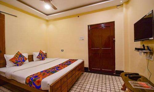 Kolkata Hotel | FabHotel Golden Imperial