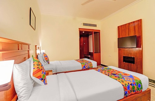 Chromepet Hotel | Fabhotel Grand Palace - Near to airport
