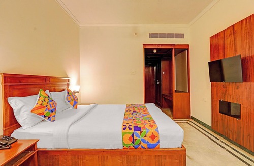 Chromepet Hotel | Fabhotel Grand Palace - Near to airport