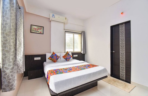Pimpri - Chinchwad Hotel | Fabhotel Himalay Guest House Saanvi Residency