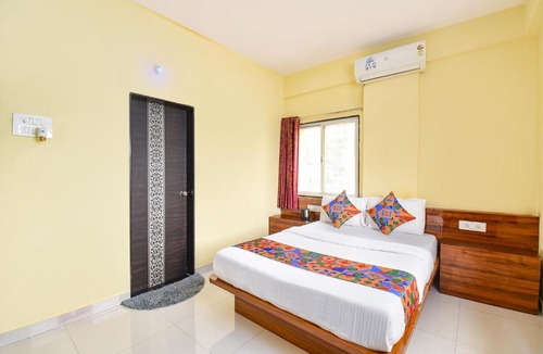 Pimpri - Chinchwad Hotel | FabHotel Himalay Guest House Saanvi Residency