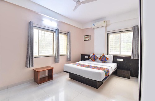 Pimpri - Chinchwad Hotel | FabHotel Himalay Guest House Saanvi Residency