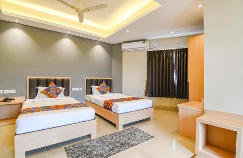 Kolkata Hotel | FabHotel JP - Nr Sataragachhi Railway Station