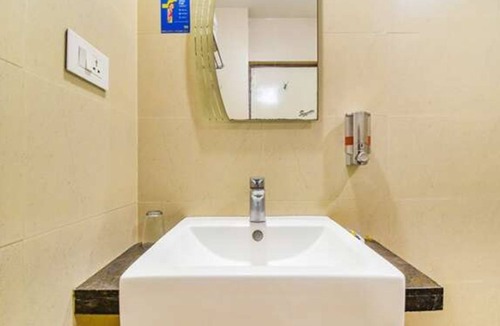 Dabagardens Hotel | Fabhotel Kinnera Comforts