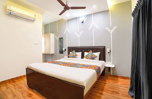 Royapettah Hotel | FabHotel Lloyds Inn I