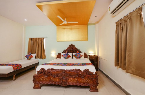 Lakdi Ka Pul Hotel | Fabhotel Maruthi Residency