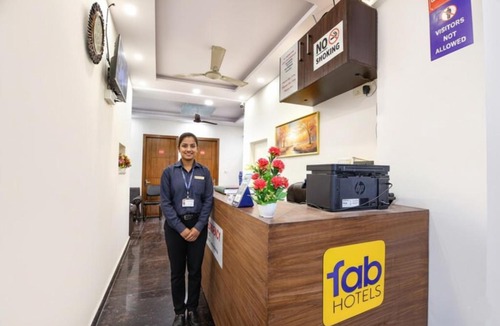 Govindpuri Hotel | FabHotel NP International - Nehru Place Market