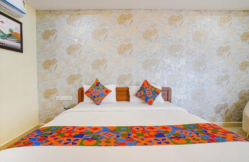 Krishnarajapura Hotel | FabHotel Partha Residency - Kr puram