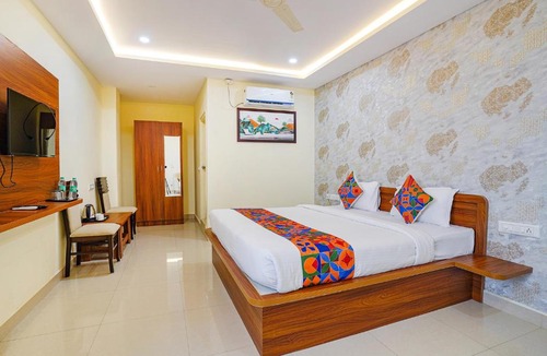 Krishnarajapura Hotel | FabHotel Partha Residency - Kr puram