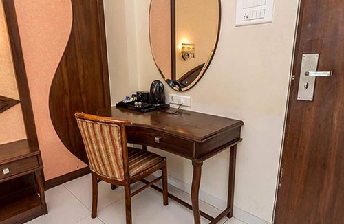 Khar Hotel | Fabhotel Poco Loco